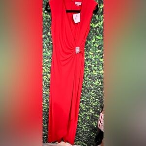 NWOT Calvin Klein’s Women Long Evening Vneck Dress - Red Size 4